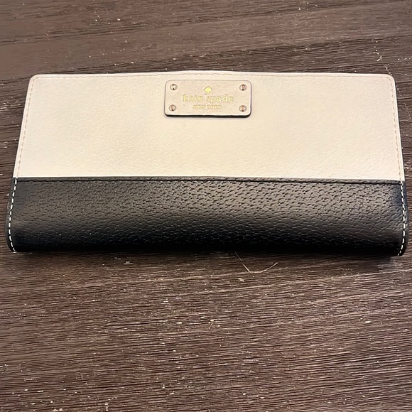 Kate Spade Wallet - Picture 1 of 4